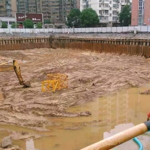團結路林源商貿城地下室